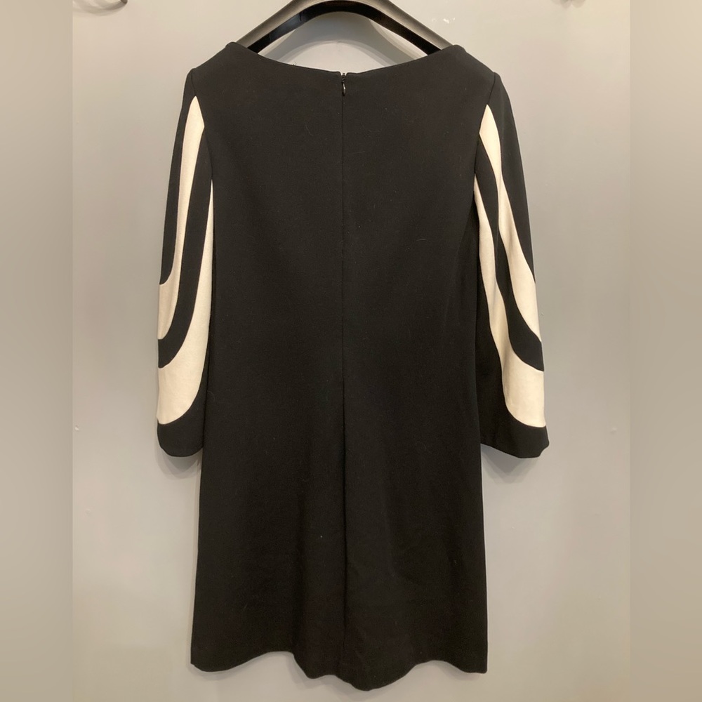 Nearly New TRINA TURK Hijinx Mod Dress with Bell Sleeves, size 6 - Picture 3 of 5
